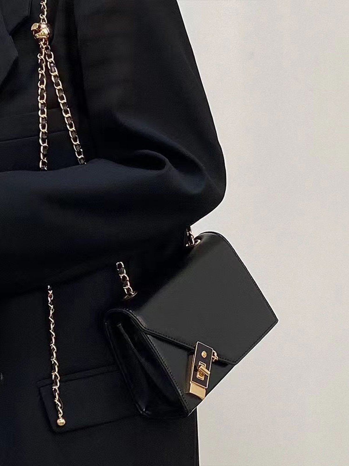 Stylish Black Keychain Buckle Chain Strap Crossbody Square Bag