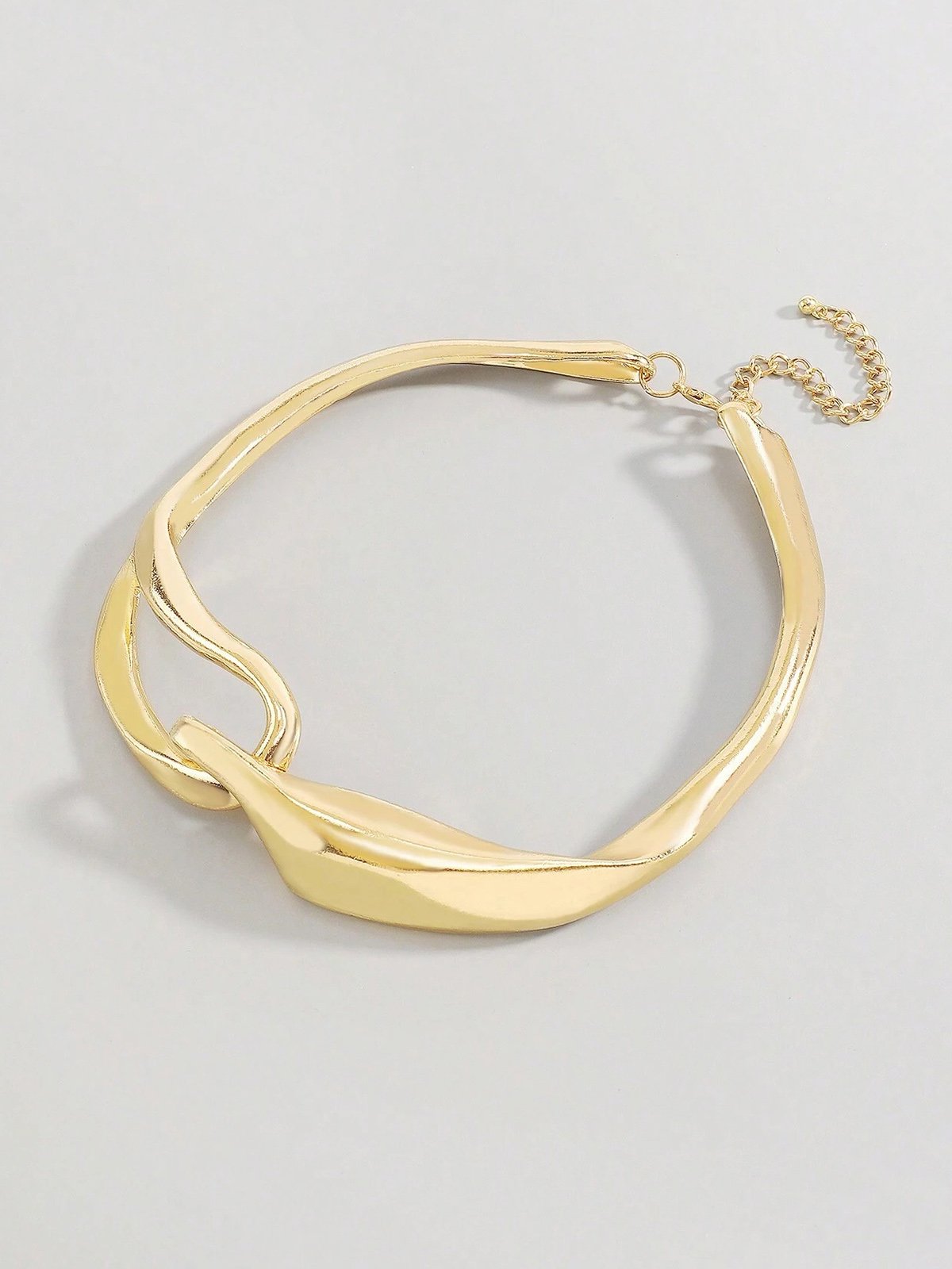 Exaggerated Hollow-out Metallic Collar Necklace