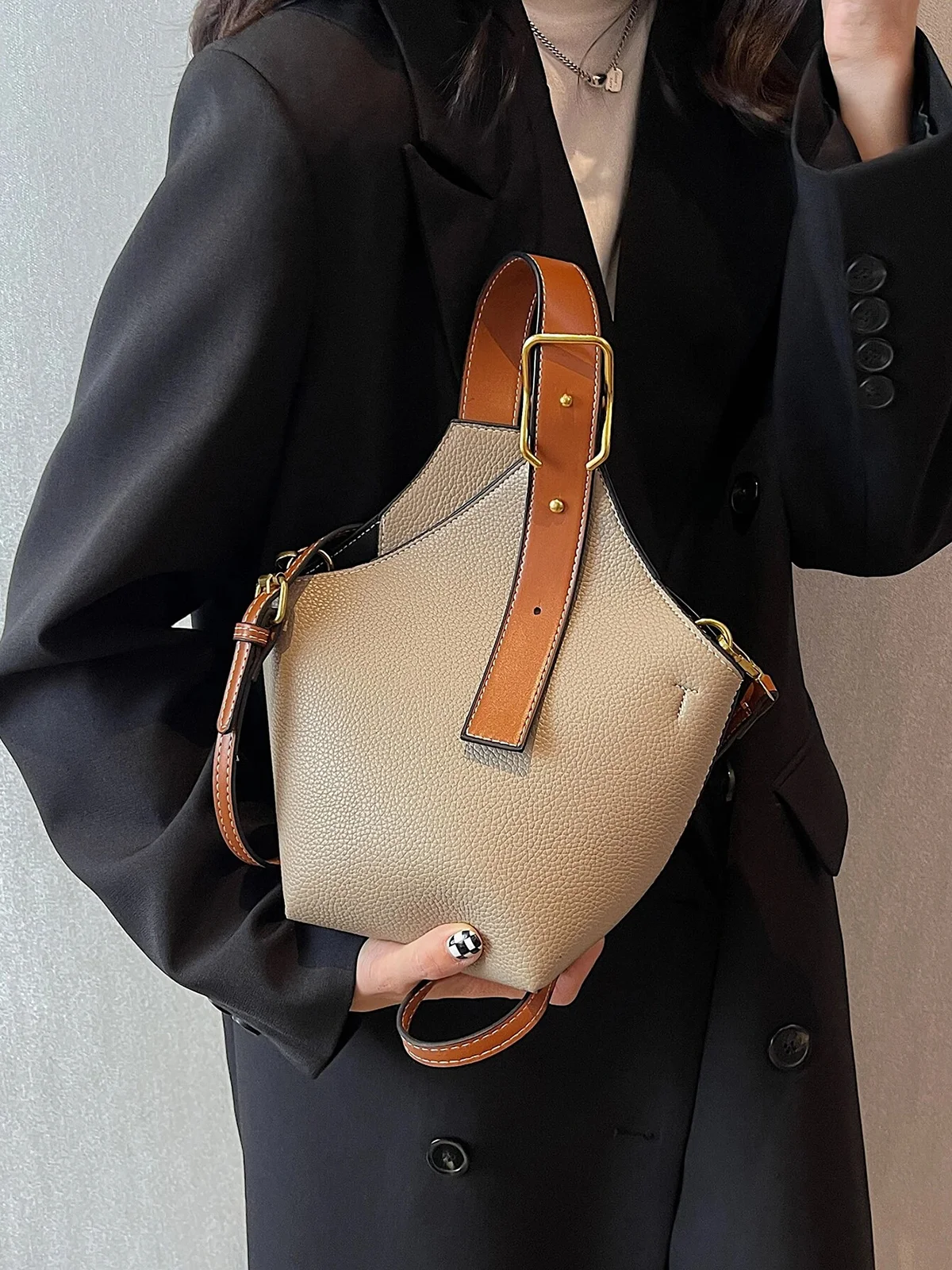 Color-block Bucket Handbag Irregular Design Crossbody Bag