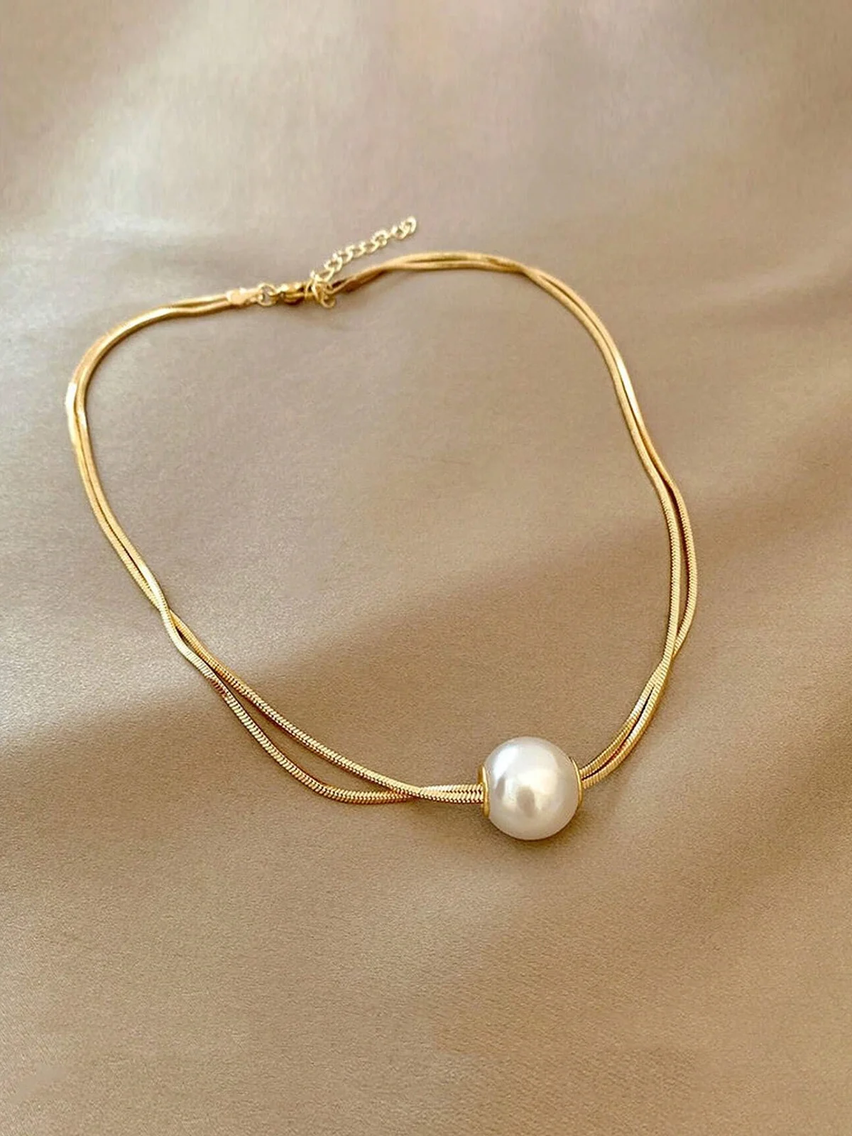 Fashionable Double-Layer Faux Pearl Necklace