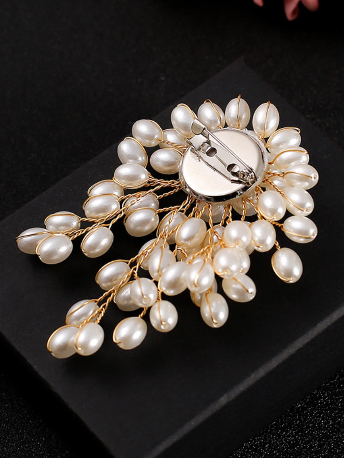 Exquisite pearl brooch