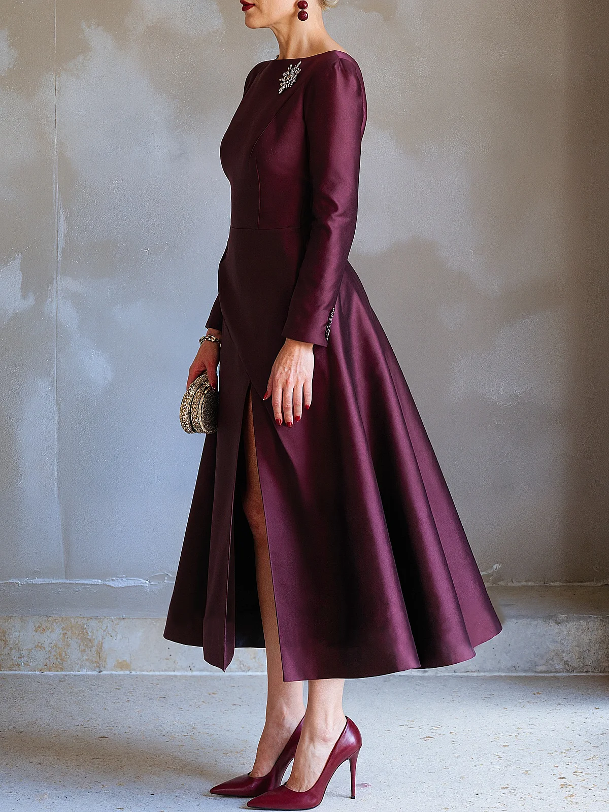 Elegant Plain Slit Off The Shoulder Maxi Dress With Brooch