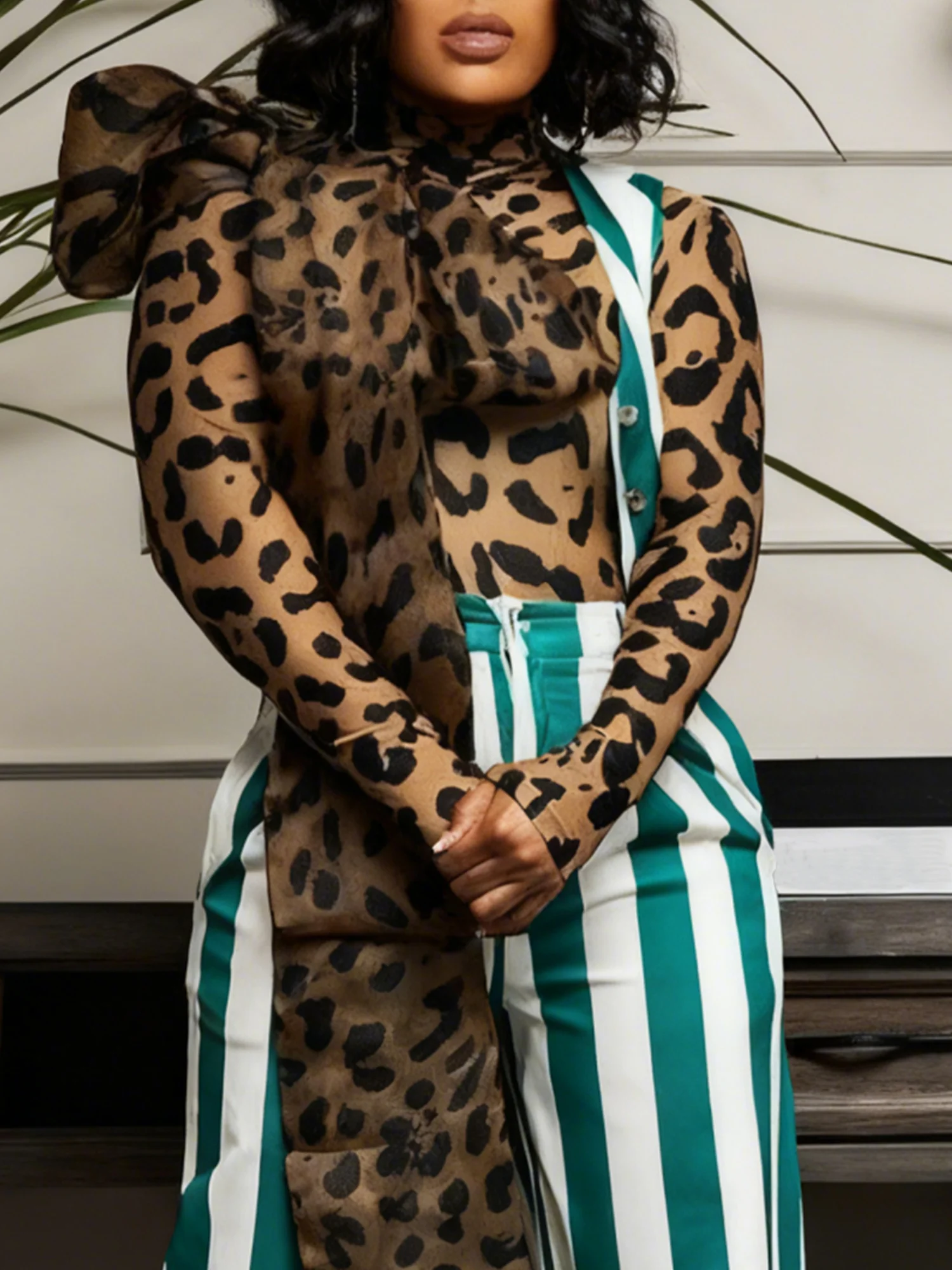 Casual Leopard Printing Mock Neck T-shirt With Scarf