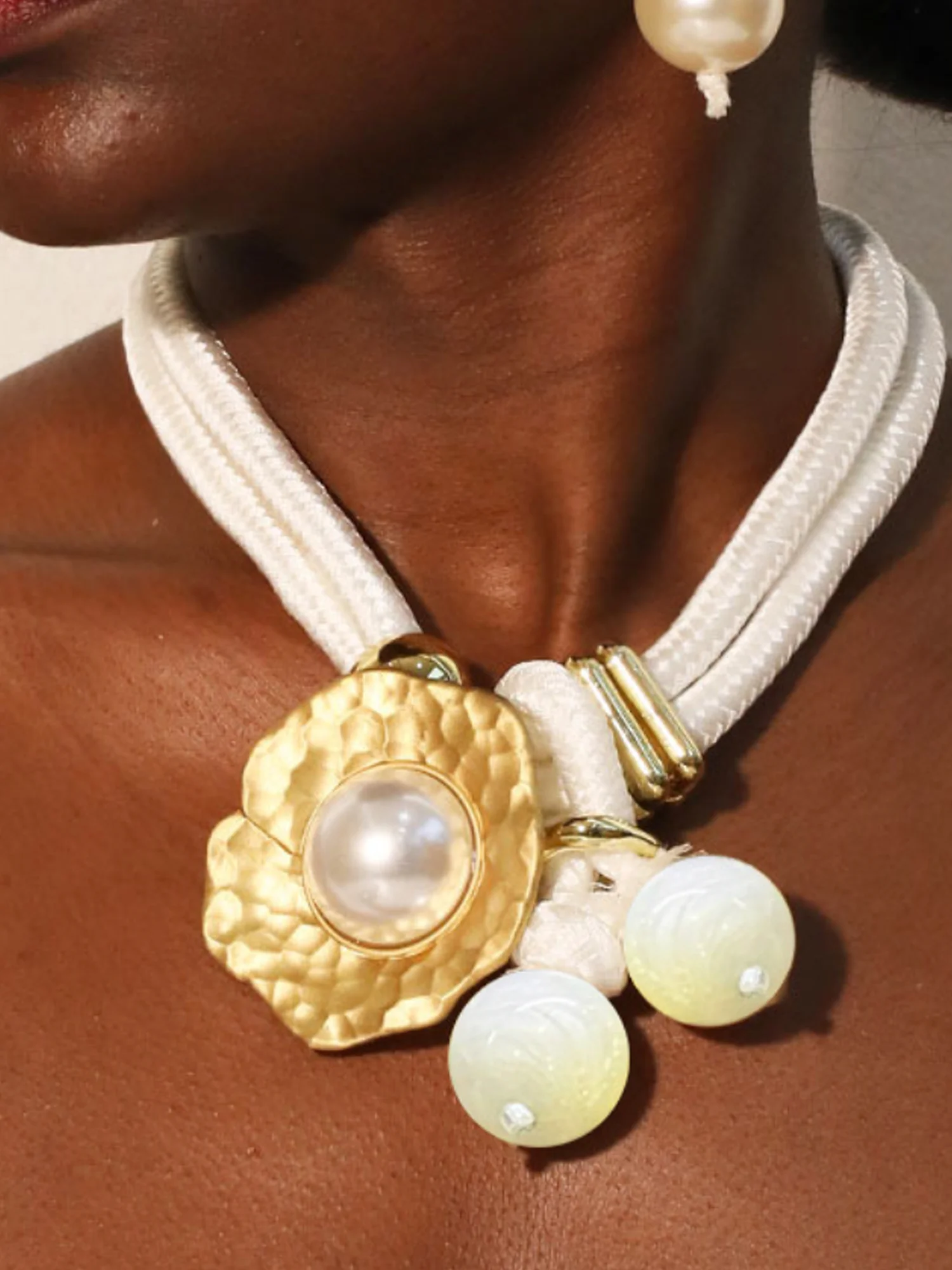 Royal style gold hammered pearl necklace