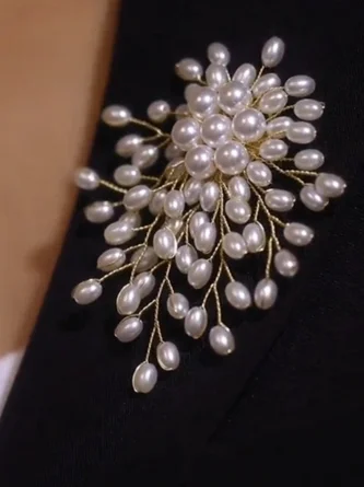 Exquisite pearl brooch