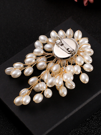 Exquisite pearl brooch