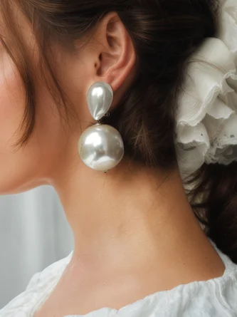 exquisite and elegant pearl earrings