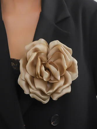 Elegant Floral Brooch