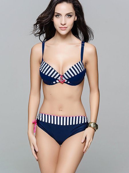 https://www.stylewe.com/product/navy-blue-high-rise-straped-applique-bikini-41190.html