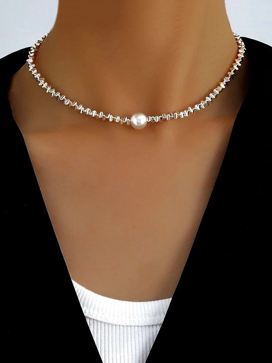 Elegant Faux Pearl Necklace