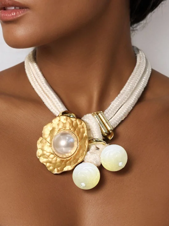 Royal style gold hammered pearl necklace