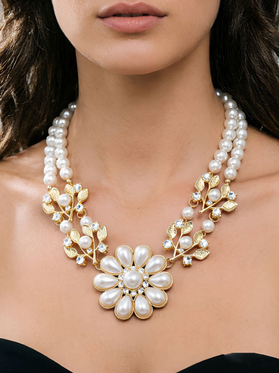 Stylish Rhinestone Leaf and Flower Pendant Necklace